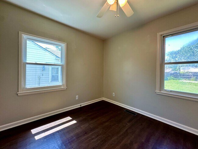 Building Photo - 3 Bedroom - 2 Bathroom Bargain Wichita, KS