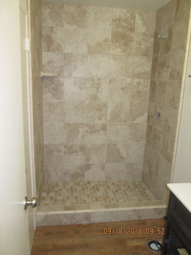 Building Photo - 2 Bedroom/1.5 Bath Condo