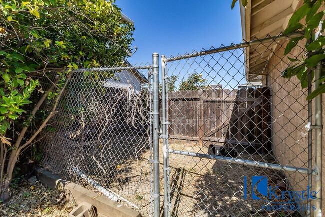 Building Photo - 1366 Matthew Dr