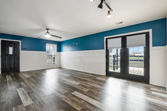 Building Photo - 697 Red Hill Rd