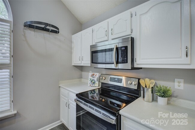 Building Photo - 9014 Roseton Ln