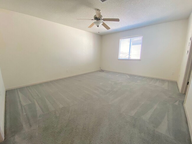 Building Photo - West El Paso 5bed Refrig A/C Home