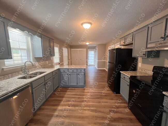 Building Photo - 3985 Fernway Dr