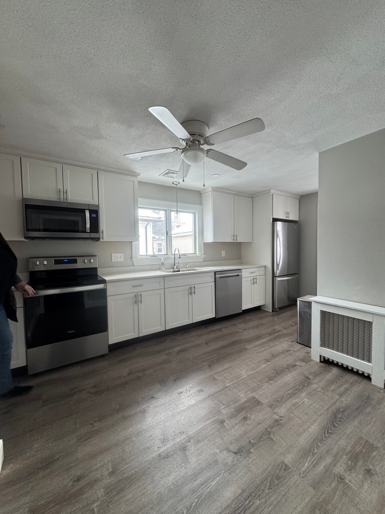 Building Photo - 100 Capen St