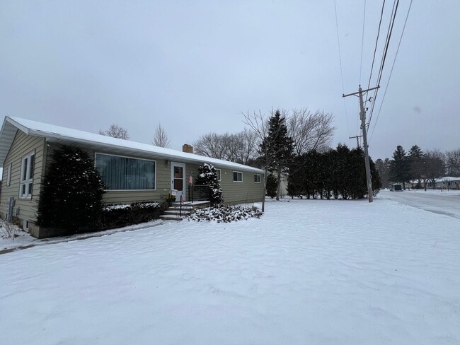 Building Photo - Click the “Apply Now” button or email wapmrentals@gmail.com for a prompt response.