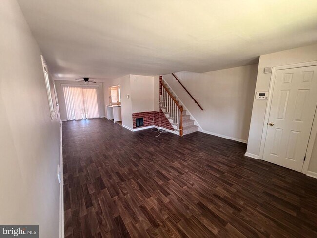 Building Photo - 2717 Creston Rd