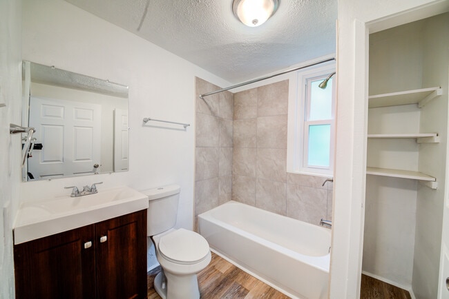 Building Photo - Available JUNE 2026 - Spacious 2 Bedroom Home in Mt. Washington!