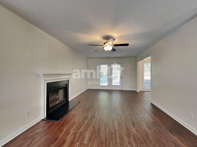 Building Photo - 5918 Highland Grove Dr