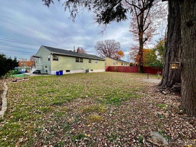 Building Photo - 340 Old Post Rd