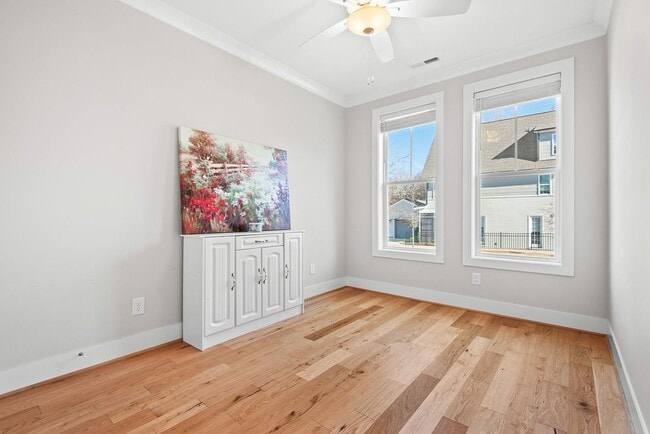 Building Photo - Gorgeous 3 level modern farmhouse townhome...