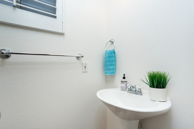 Building Photo - 718 Ensenada Ct