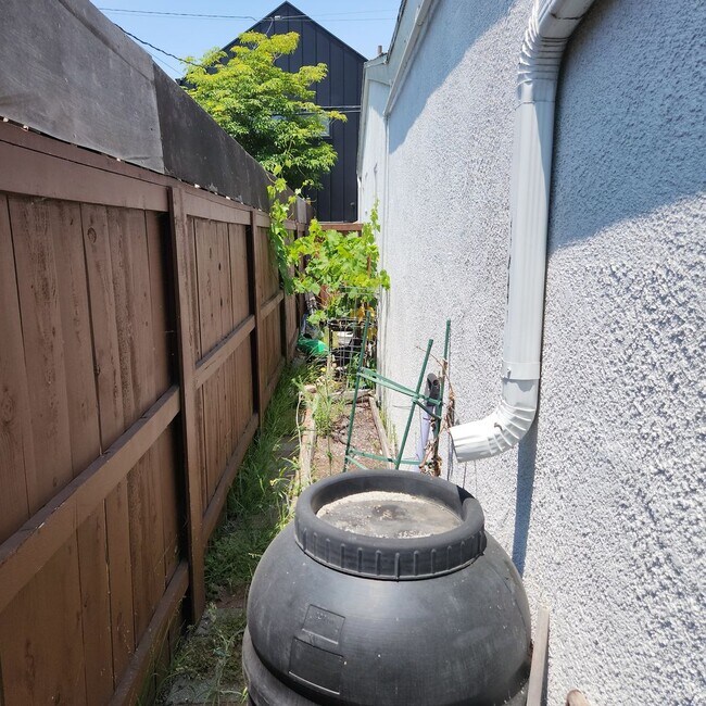 Building Photo - Northpark 3bed 1 bath house, Upgraded in  ...