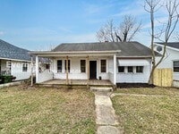 Building Photo - 802 E Broadway