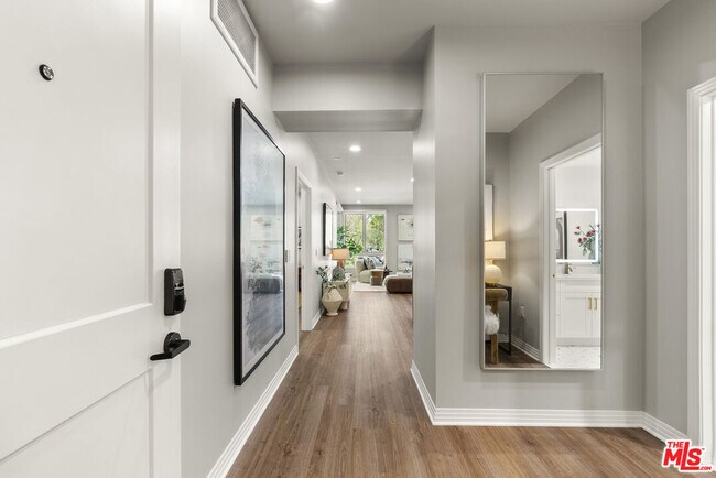 Building Photo - 7428 Santa Monica Blvd