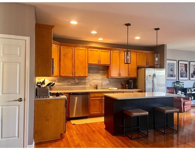 Building Photo - 0N425 Ford Dr