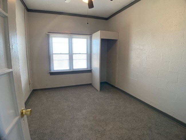 Building Photo - Trendy 2 Bedroom, Downtown Moore