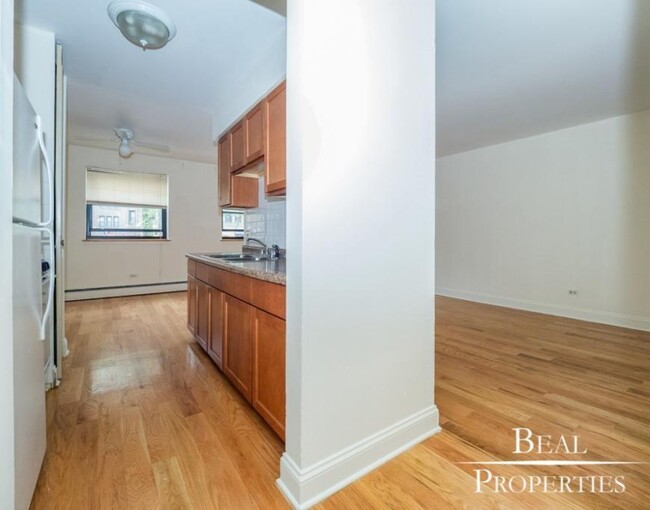 Primary Photo - 1 bedroom in CHICAGO IL 60657