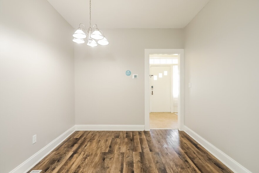 Building Photo - 624 9th Ave