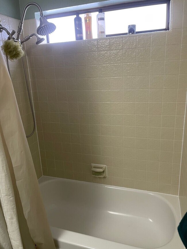 Building Photo - Beautiful furnished house in Stateline available now!