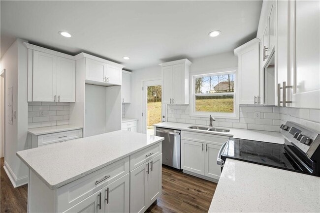 Building Photo - 1506 Sycamore Dr NW