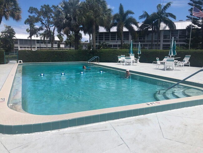 Building Photo - 2929 SE Ocean Blvd