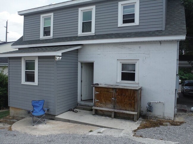 Building Photo - 104 Madison St