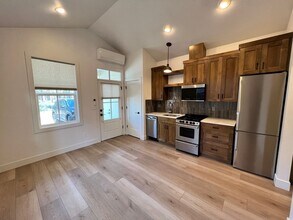 Building Photo - 249