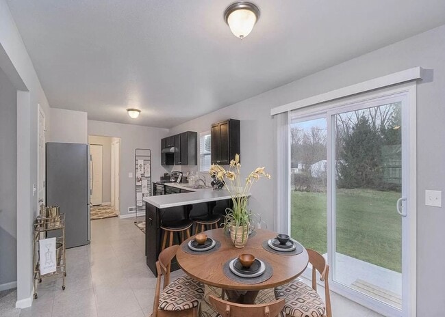 Building Photo - 4 Bedroom Available in Tiburon!