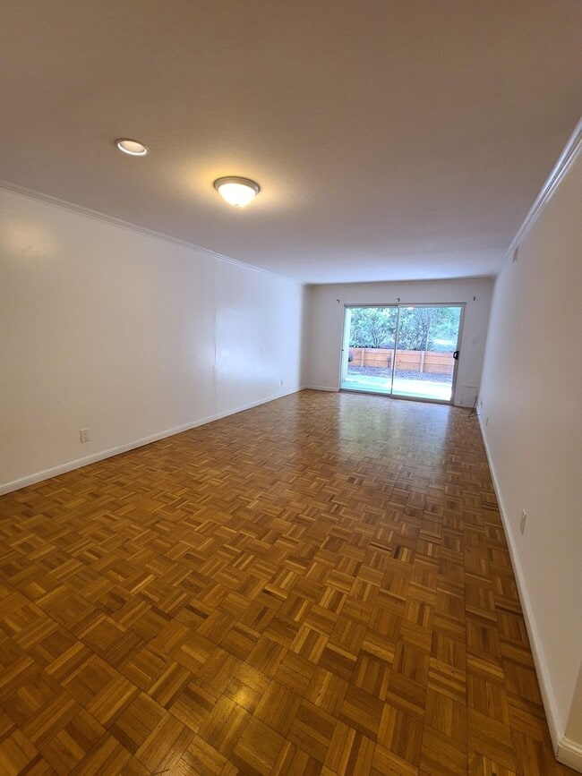 Building Photo - One Bedroom Unit in Sharon Park Neighborho...