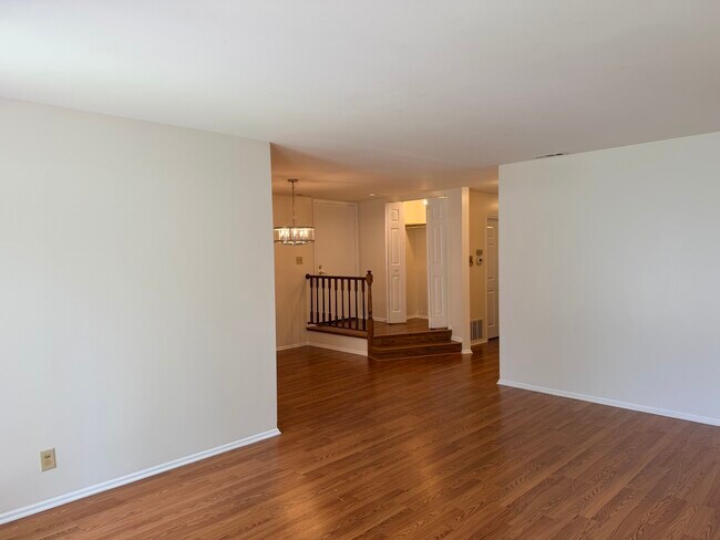 Building Photo - 251 Coventry Cir