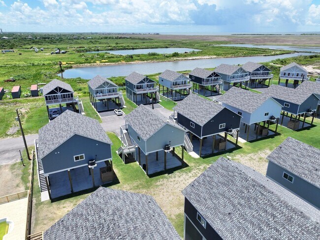 Building Photo - 1032 Sunset Cir