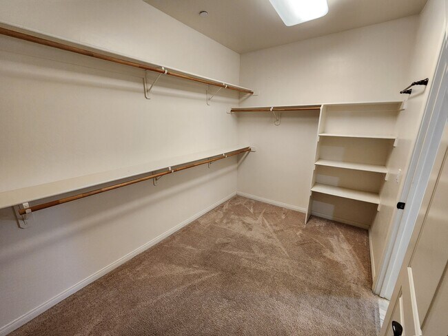 Building Photo - 2611 Barrowby St