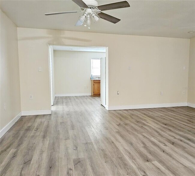 Building Photo - 513 86th Ave N