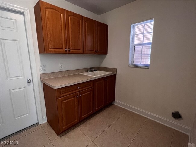 Building Photo - 433 NW 24th Terrace