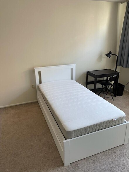Bedroom - 1 E University Pky