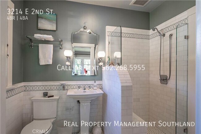 Building Photo - 4 BEDROOM 3 1/2 BATH ESTATE SITUATED IN PR...
