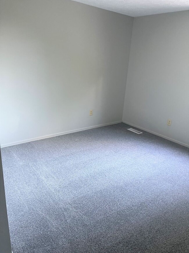 Building Photo - 1414 Maplecrest Dr