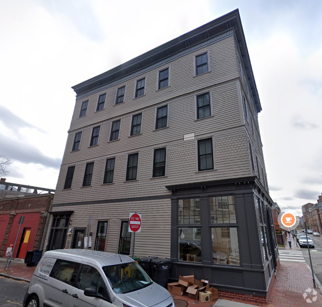 Building Photo - 40 Bow St