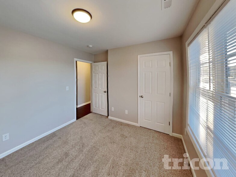 Building Photo - 5405 Advantis Dr