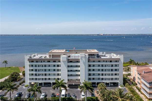 Building Photo - 1500 Park Beach Cir