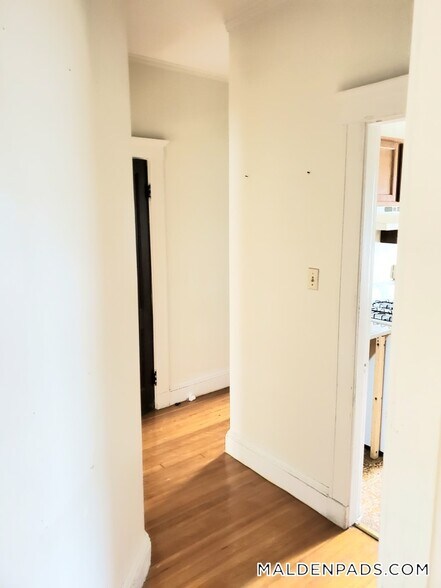 Building Photo - 96 Maple St