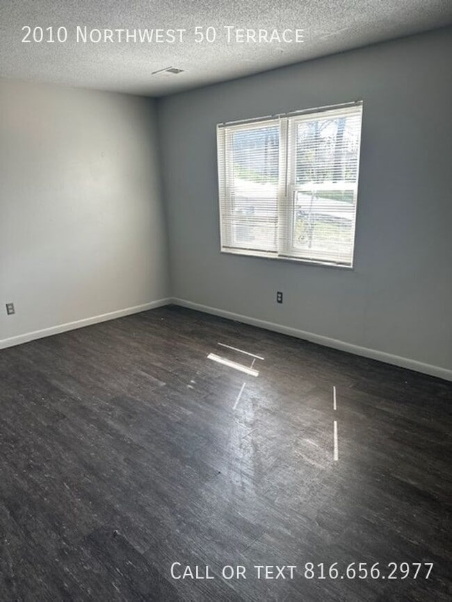 Building Photo - 2010 NW 50 Terrace