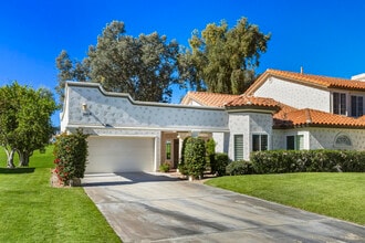 Building Photo - 269 Vista Royale Cir W