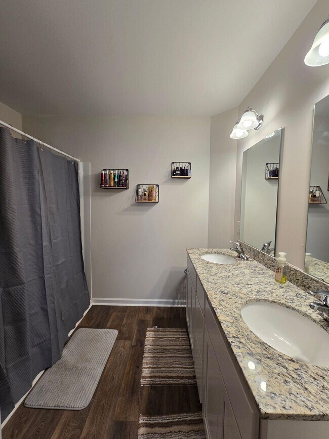 Building Photo - 1762 Camazay Dr