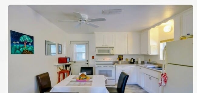 Building Photo - 331 Bonite St