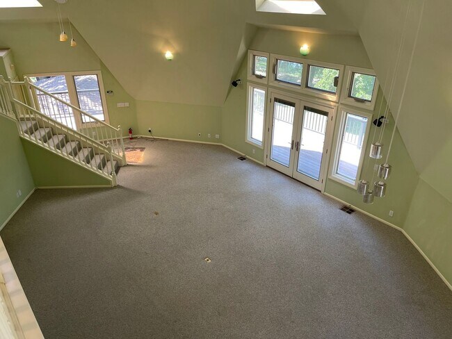 Building Photo - Amazing Garden Hwy Riverfront Home for Rent