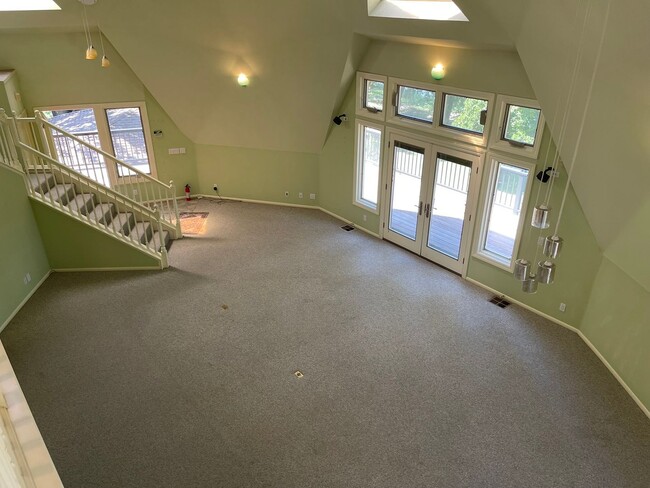 Building Photo - Amazing Riverfront Home for Rent