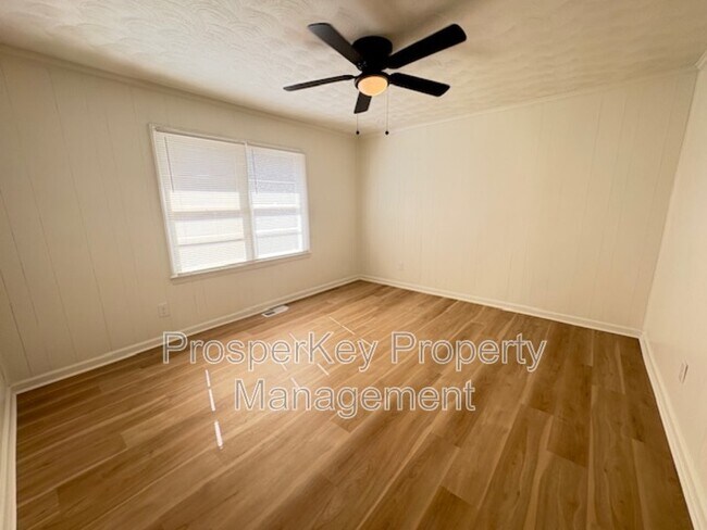 Building Photo - 830 Turner Rd