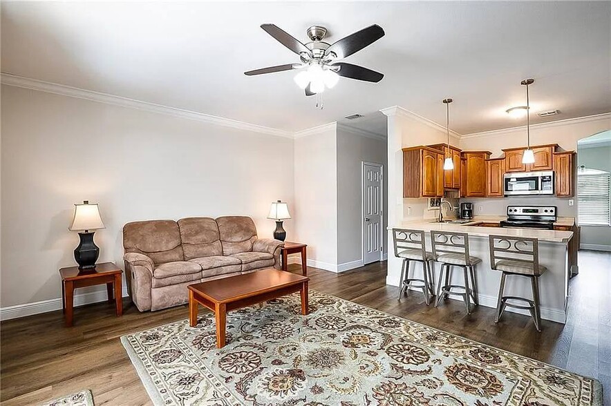 Building Photo - 332 Catalpa Dr