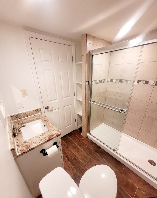 Building Photo - 7415 Fountain Head Dr